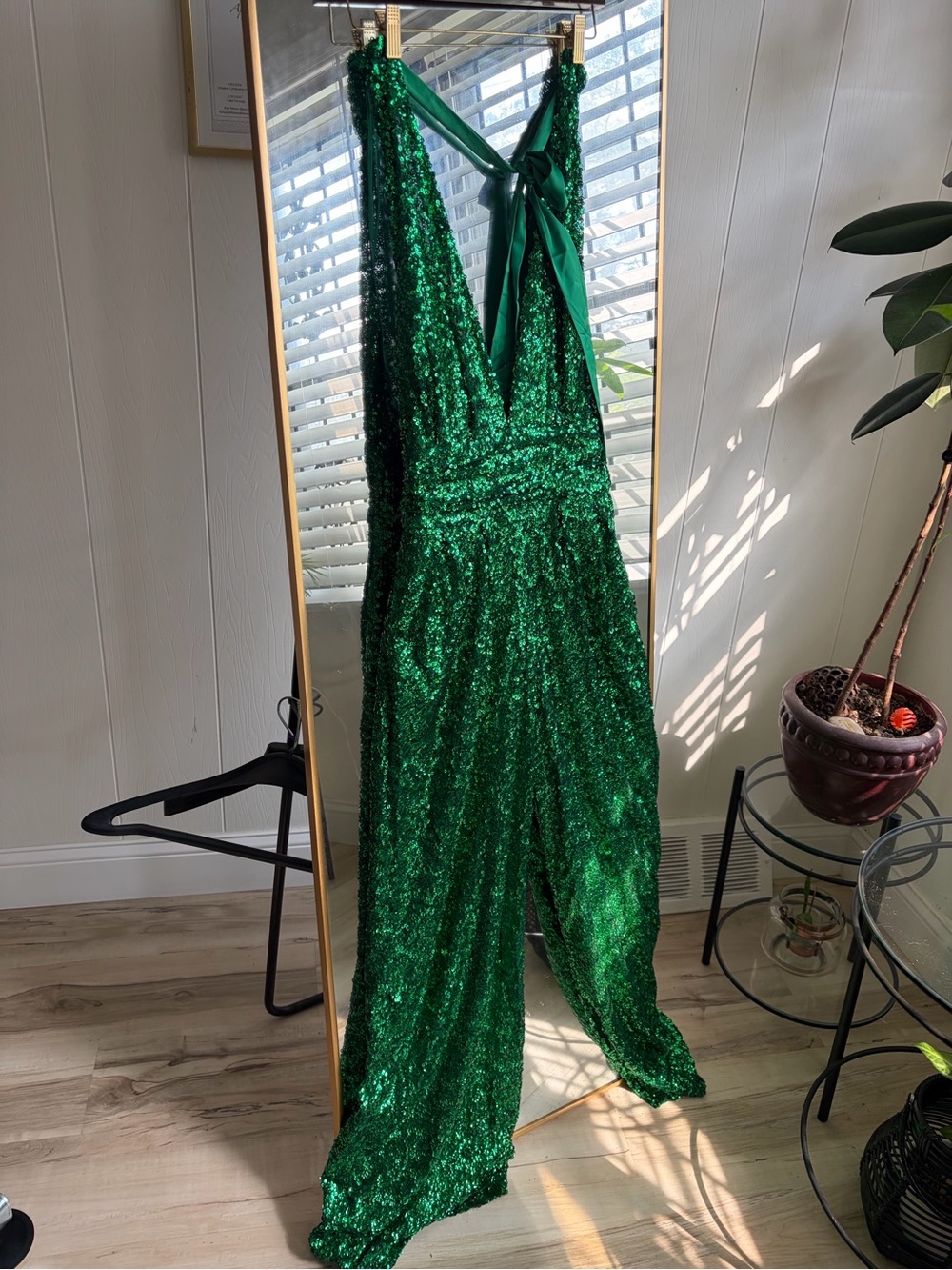 Backless Emerald Sequin Dress with V-Neck Tie